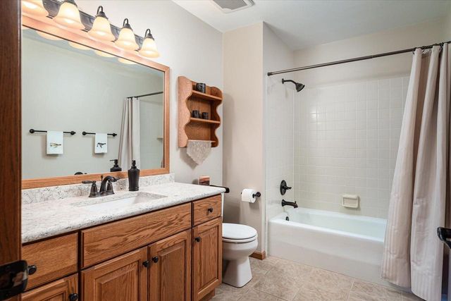 W5373 Boma ROAD, La Crosse, WI 54601