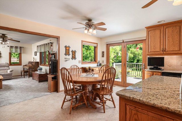 W5373 Boma ROAD, La Crosse, WI 54601