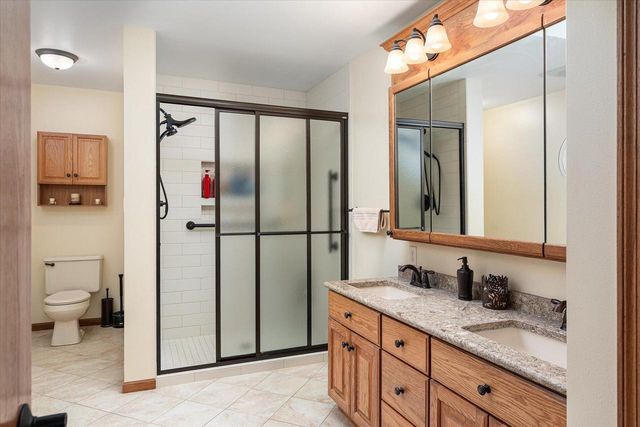 W5373 Boma ROAD, La Crosse, WI 54601