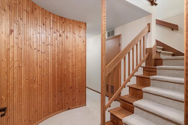 W5373 Boma ROAD, La Crosse, WI 54601