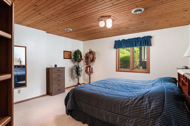 W5373 Boma ROAD, La Crosse, WI 54601