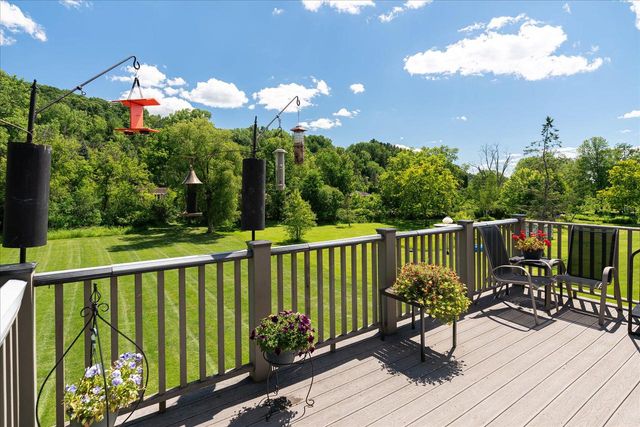 W5373 Boma ROAD, La Crosse, WI 54601