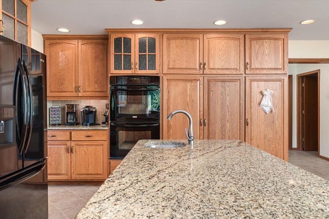 W5373 Boma ROAD, La Crosse, WI 54601