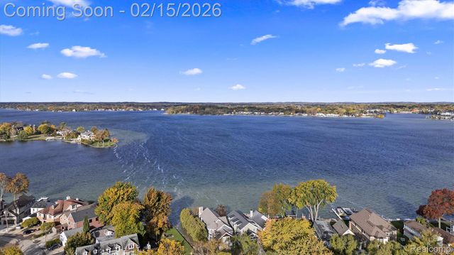 2136 Brock Street, Keego Harbor, MI 48320