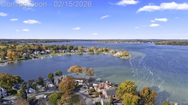 2136 Brock Street, Keego Harbor, MI 48320