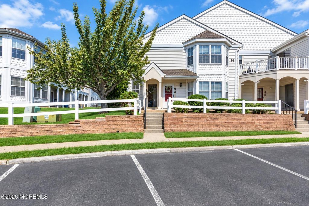 96 Tulip Lane, Freehold, NJ 07728