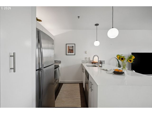 315 Nw UPTOWN Ter A1, Portland, OR 97210