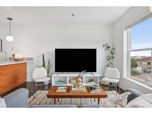 315 Nw UPTOWN Ter A1, Portland, OR 97210