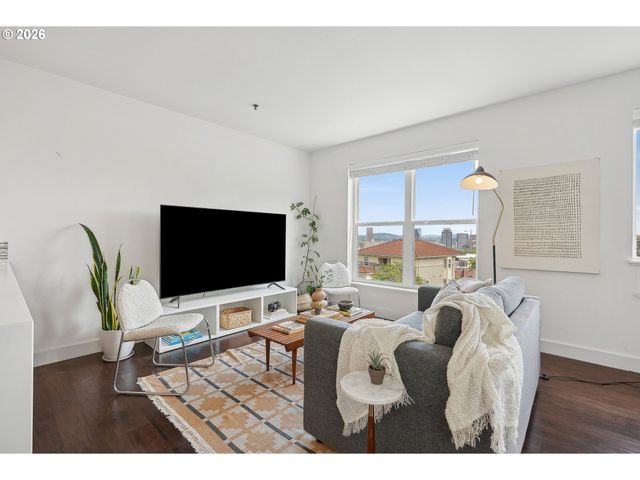 315 Nw UPTOWN Ter A1, Portland, OR 97210