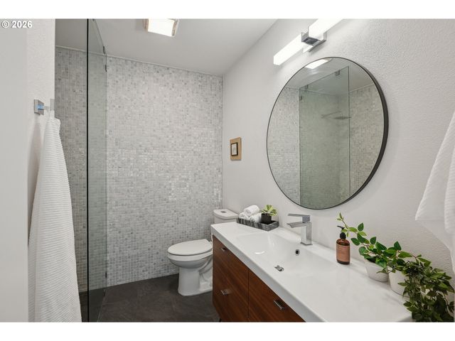 315 Nw UPTOWN Ter A1, Portland, OR 97210