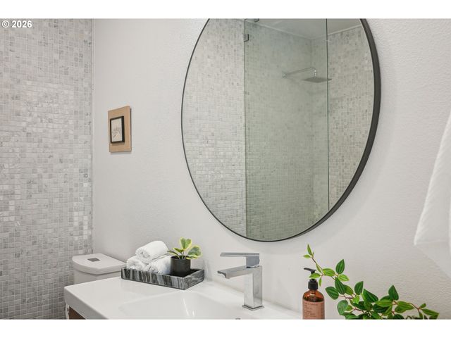 315 Nw UPTOWN Ter A1, Portland, OR 97210