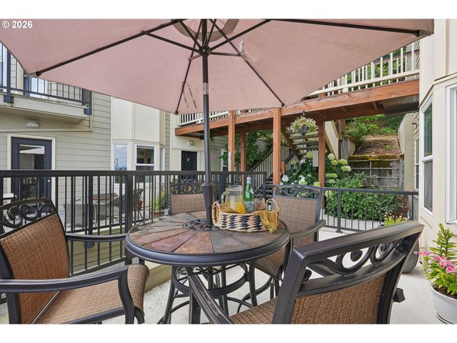 315 Nw UPTOWN Ter A1, Portland, OR 97210