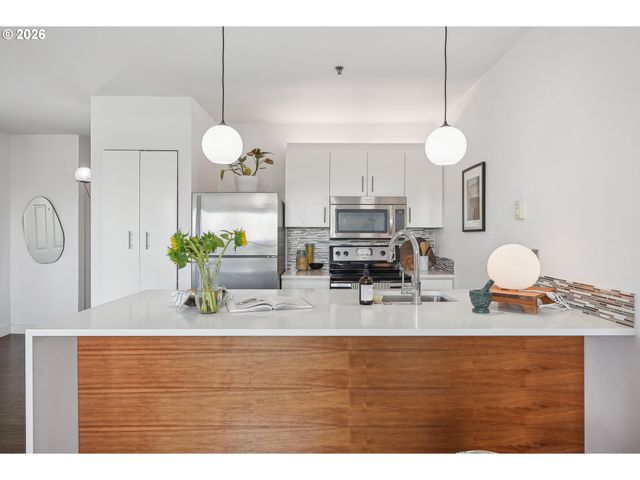 315 Nw UPTOWN Ter A1, Portland, OR 97210