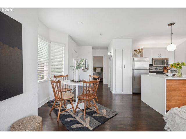 315 Nw UPTOWN Ter A1, Portland, OR 97210