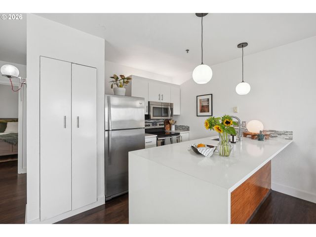 315 Nw UPTOWN Ter A1, Portland, OR 97210