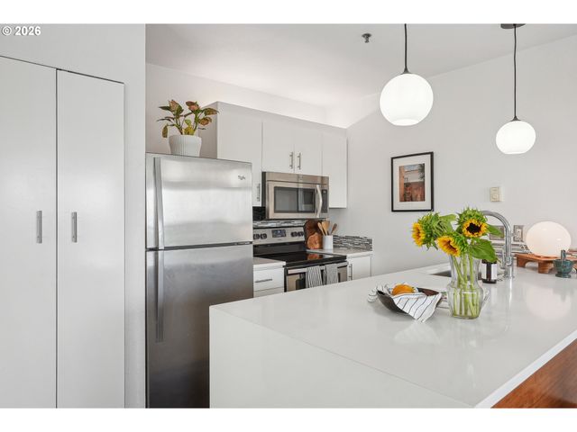 315 Nw UPTOWN Ter A1, Portland, OR 97210