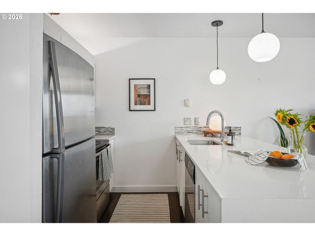 315 Nw UPTOWN Ter A1, Portland, OR 97210