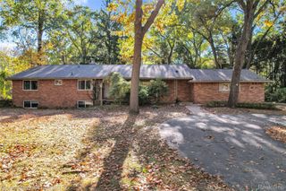 1731 Lone Pine Road, Bloomfield Hills, MI 48302