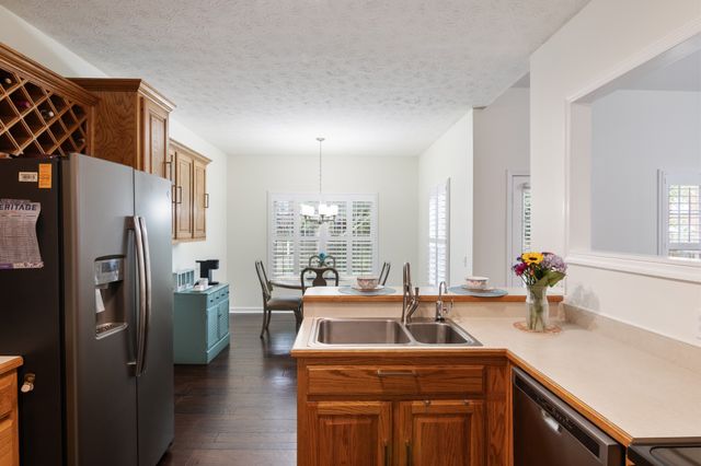 125 Cherokee Dr, White House, TN 37188