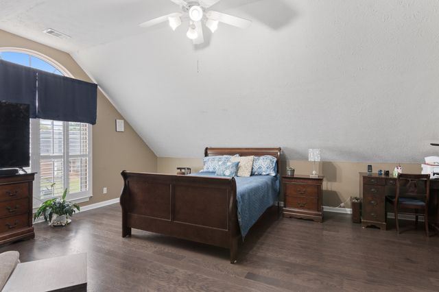 125 Cherokee Dr, White House, TN 37188