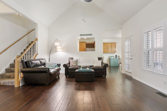 125 Cherokee Dr, White House, TN 37188