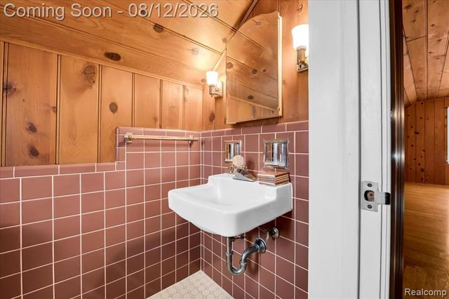 1719 Highview Street, Dearborn, MI 48128
