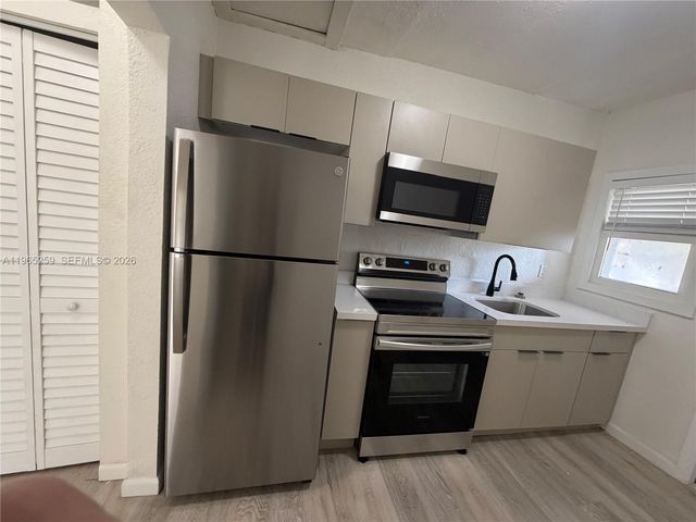 140 NW 13th St 154, Miami, FL 33136