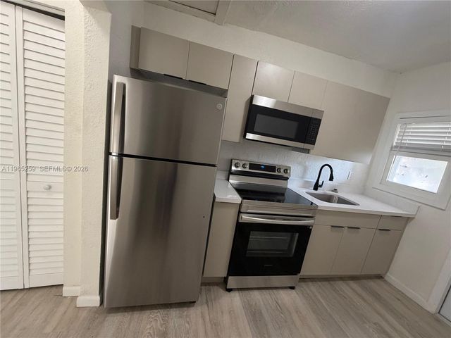 140 NW 13th St 154, Miami, FL 33136