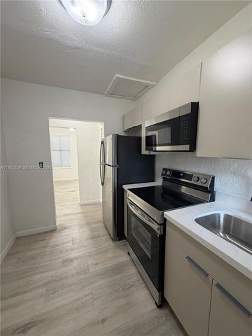 140 NW 13th St 154, Miami, FL 33136