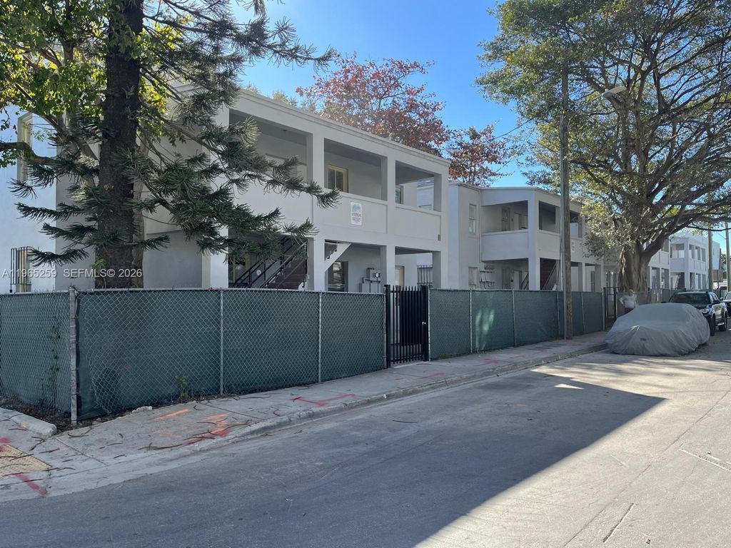 140 NW 13th St 154, Miami, FL 33136