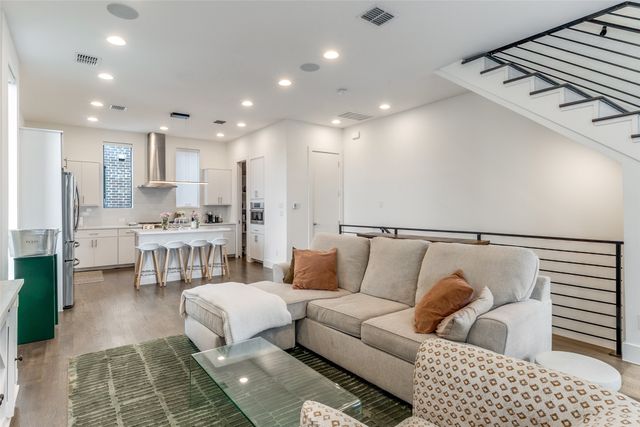 1961 Dowgate Court, Dallas, TX 75204