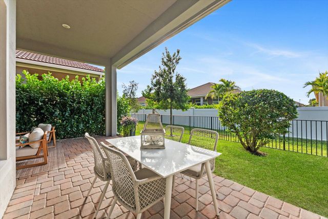 8899 Leon Circle W, Parkland, FL 33076