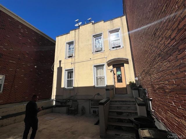 2123 33rd Avenue, Long Island City, NY 11106