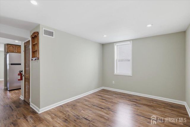 211 S 8th Avenue, Manville, NJ 08835