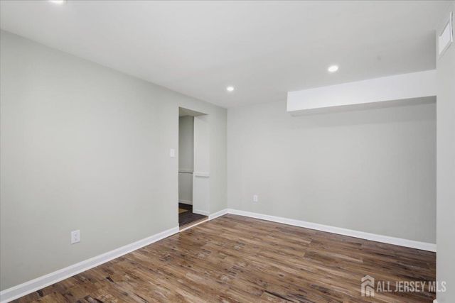 211 S 8th Avenue, Manville, NJ 08835