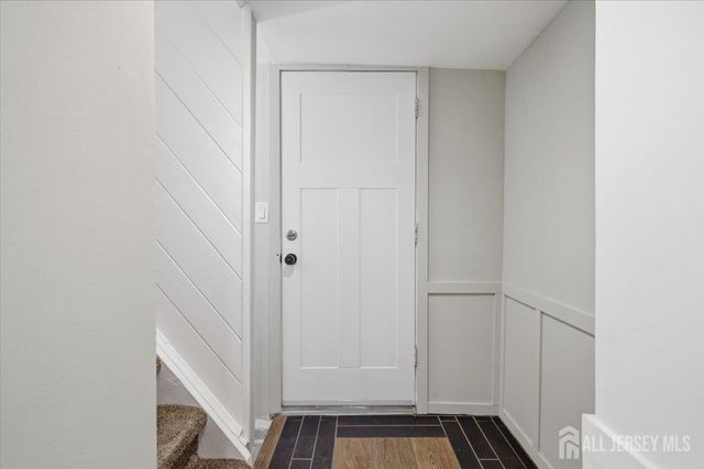 211 S 8th Avenue, Manville, NJ 08835