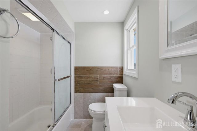 211 S 8th Avenue, Manville, NJ 08835