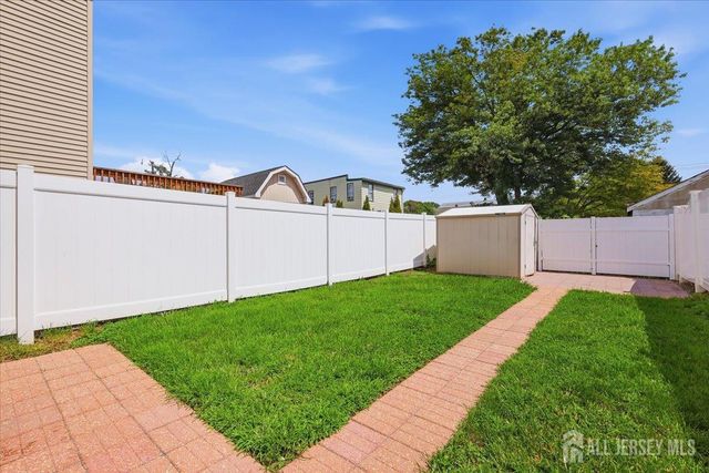 211 S 8th Avenue, Manville, NJ 08835