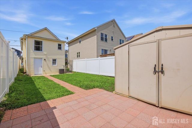 211 S 8th Avenue, Manville, NJ 08835