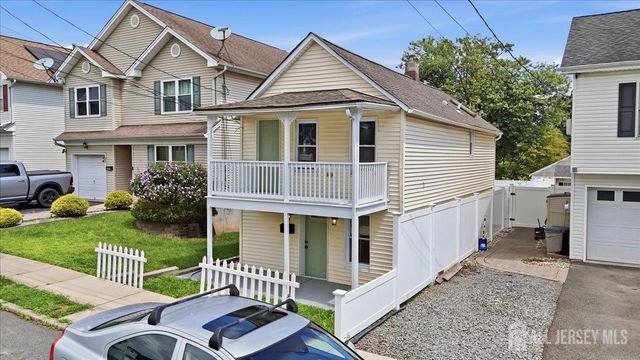 211 S 8th Avenue, Manville, NJ 08835