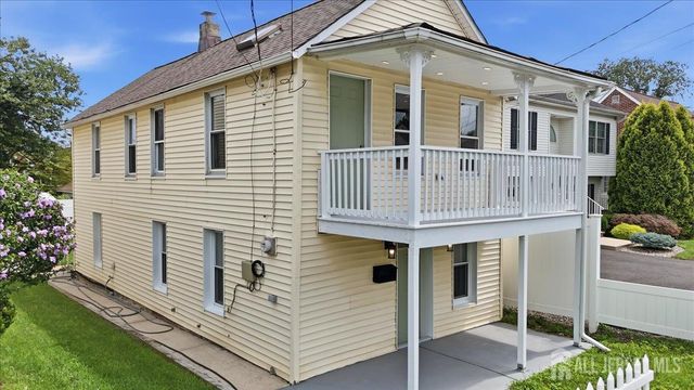 211 S 8th Avenue, Manville, NJ 08835