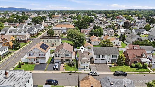 211 S 8th Avenue, Manville, NJ 08835