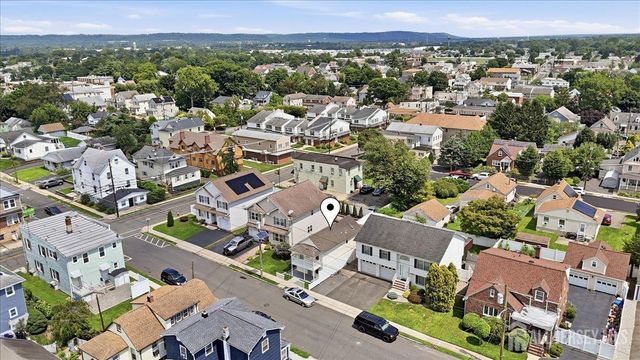 211 S 8th Avenue, Manville, NJ 08835