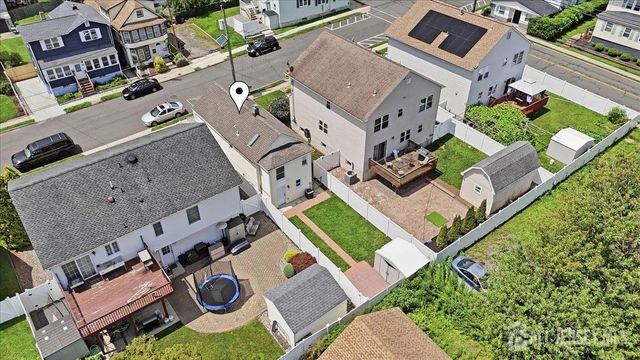 211 S 8th Avenue, Manville, NJ 08835