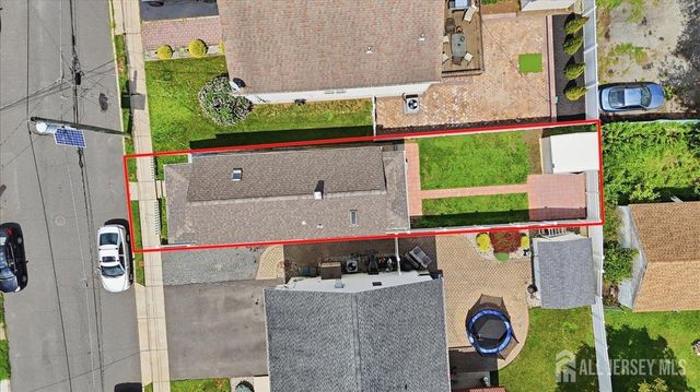 211 S 8th Avenue, Manville, NJ 08835