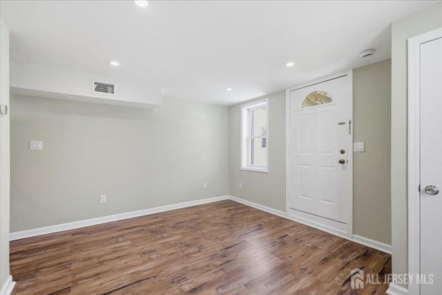 211 S 8th Avenue, Manville, NJ 08835