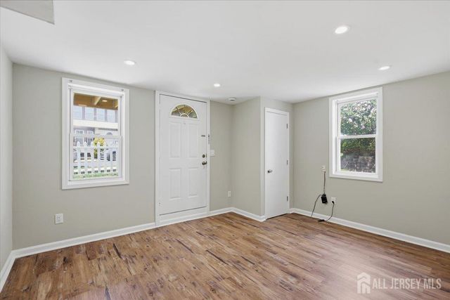 211 S 8th Avenue, Manville, NJ 08835