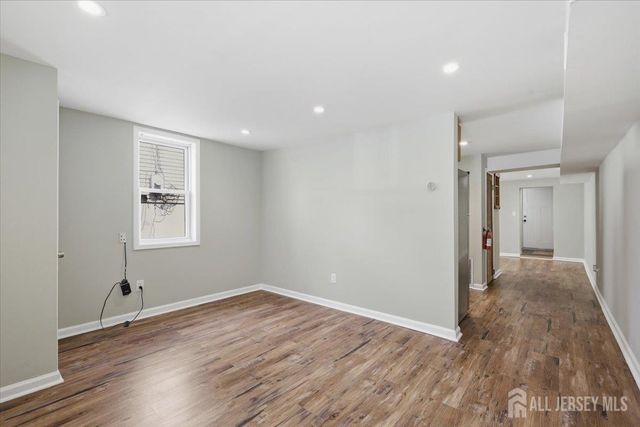 211 S 8th Avenue, Manville, NJ 08835
