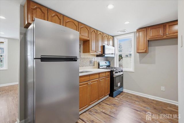 211 S 8th Avenue, Manville, NJ 08835