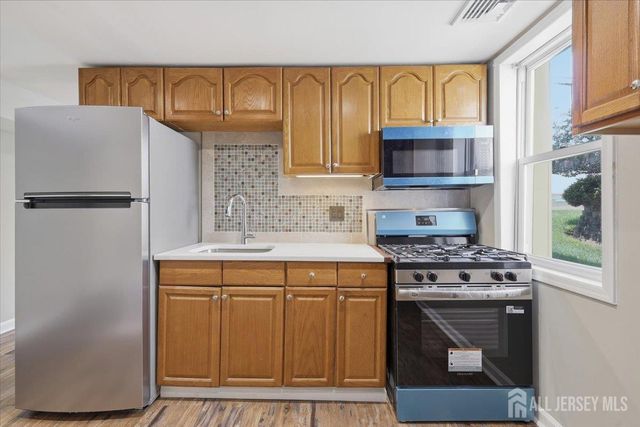 211 S 8th Avenue, Manville, NJ 08835